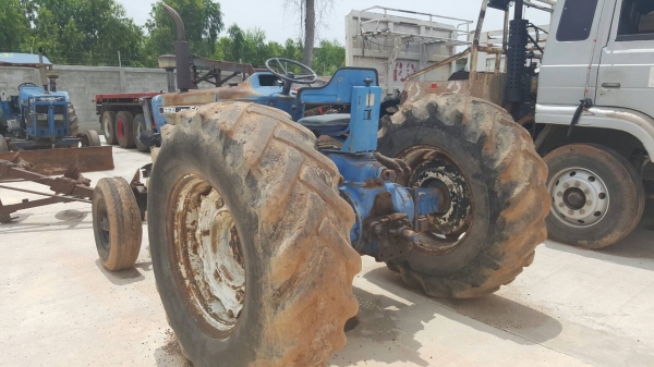 ขาย รถไถ FORD 6600 T5 เอาไปติดคีบอ้อยได้เลย เอกสารเล่มทะเบียนครบ อุปกรณ์มีชุดผานดันหน้าให้ครับ