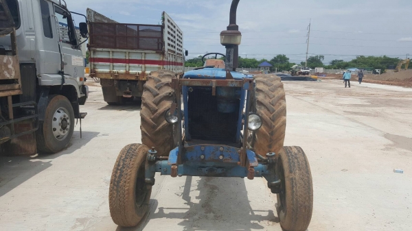 ขาย รถไถ FORD 6600 T5 เอาไปติดคีบอ้อยได้เลย เอกสารเล่มทะเบียนครบ อุปกรณ์มีชุดผานดันหน้าให้ครับ