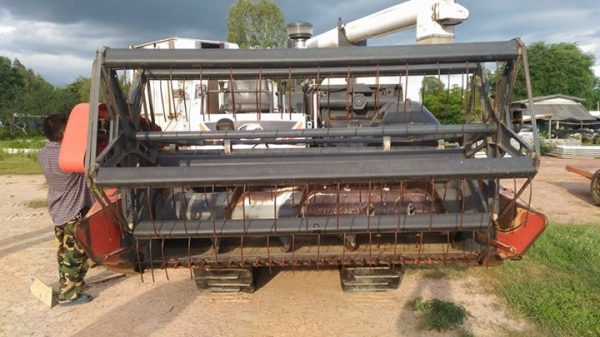 ต้องการขายรถเกี่ยวคูโบต้า70แรงปี55สนใจติดต่ออาร์ม0816698429