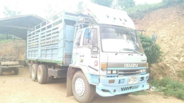 ขายด่วนรถ10ล้อเพลาเดียวดั้มร้อคกี่เครือง175แรงม้ารถสวย