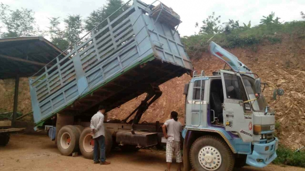 ขายด่วนรถ10ล้อเพลาเดียวดั้มร้อคกี่เครือง175แรงม้ารถสวย