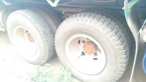 ขายด่วนรถ10ล้อเพลาเดียวดั้มร้อคกี่เครือง175แรงม้ารถสวย