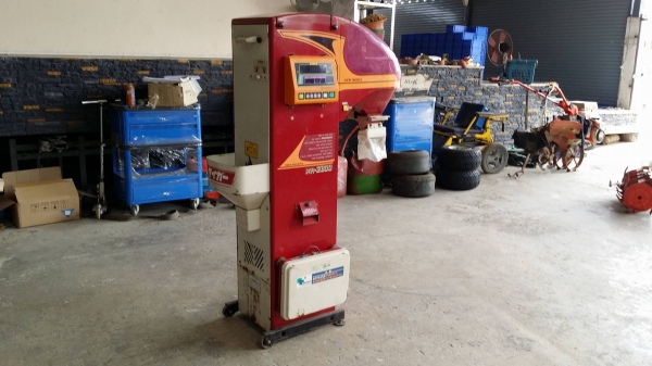 เครื่องชั่งพร้อมคัดแยกเมล็ด YANMAR รุ่น KR2300  เก่าญี่ปุ่น สภาพสวย เครื่องพร้อมใช้งาน