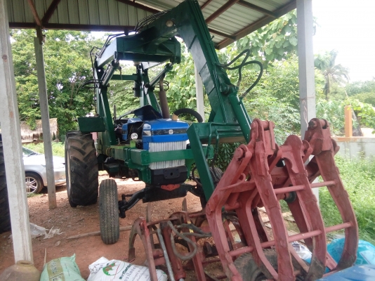 ขายรถไถฟอดร์พร้อมคีบ (T3 ) ลดแล้วครับ