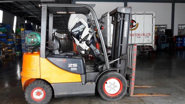 รถโฟล์คลิฟท์แดวู 2.5ตัน ระบบเบนซินกับแก๊ส พร้อมใช้งานwww.cmmforklift.com