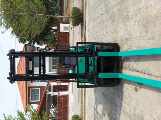 ดีเซล 1.5 ตัน เสายกสูง 4 เมตร เกียร์ออโต้ 7000 ชั่วโมง สนใจ 0813535948