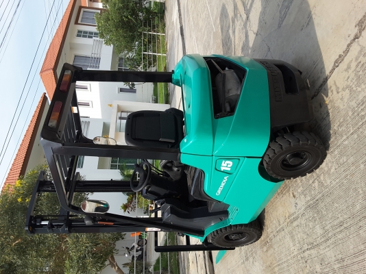 ดีเซล 1.5 ตัน เสายกสูง 4 เมตร เกียร์ออโต้ 7000 ชั่วโมง สนใจ 0813535948