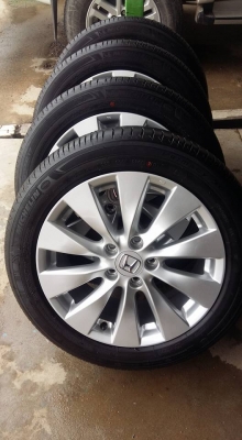 ขายล้อแม็กป้ายแดง accord g9 17" ยางปี15  สนใจติดต่อ ตาเล็ก ล้อและยางครับ 081-3747940