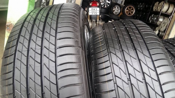 ขายล้อแม็กป้ายแดง accord g9 17" ยางปี15  สนใจติดต่อ ตาเล็ก ล้อและยางครับ 081-3747940