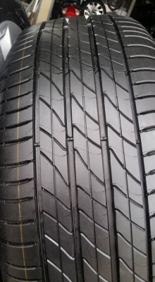 ขายล้อแม็กป้ายแดง accord g9 17" ยางปี15  สนใจติดต่อ ตาเล็ก ล้อและยางครับ 081-3747940