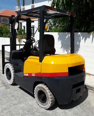 TCM ดีเซล 2.5 ตัน เกียร์ออโต้ เสา 3 เมตร สนใจ 0813535948