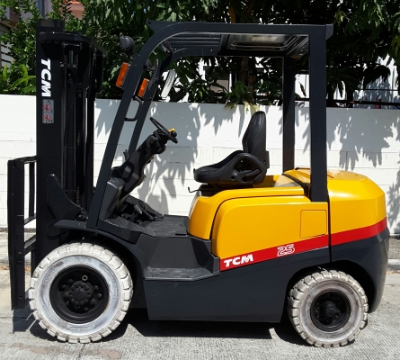 TCM ดีเซล 2.5 ตัน เกียร์ออโต้ เสา 3 เมตร สนใจ 0813535948