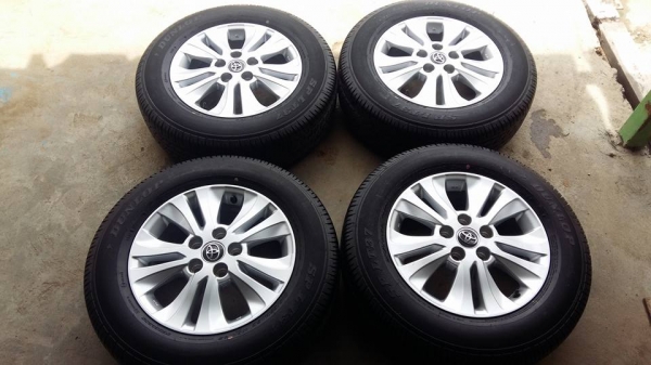 ขายล้อแม็กป้ายแดง revo 16" ยางปี16 สนใจติดต่อ ตาเล็ก ล้อและยางครับ 081-3747940