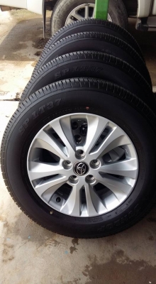 ขายล้อแม็กป้ายแดง revo 16" ยางปี16 สนใจติดต่อ ตาเล็ก ล้อและยางครับ 081-3747940