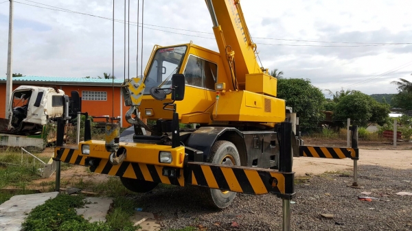 ขายเครน 4 ล้อ 10 ตัน KATO-KR-10HM พร้อมใช้