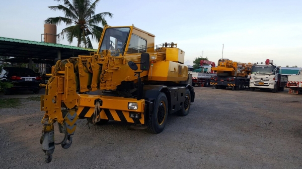 ขายเครน 4 ล้อ 10 ตัน KATO-KR-10HM พร้อมใช้