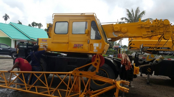 ขายเครน 4 ล้อ 10 ตัน KATO-KR-10HM พร้อมใช้