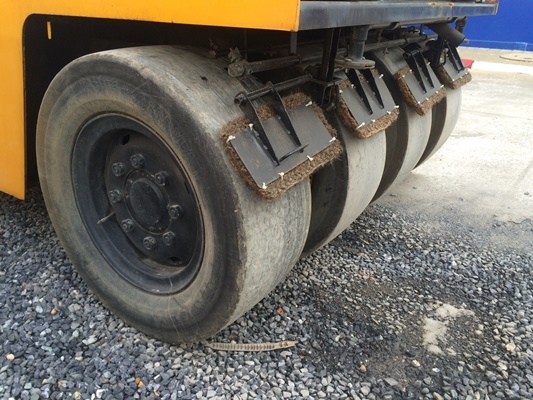 ถึงไทยอีกคันครับ รถบด 7ล้อ Hitachi / Dynapac RT200W-C ถึงไทยอีกคันครับ รถบด 7ล้อ Hitachi / Dynapac RT200W-C