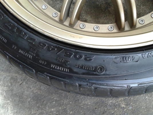 ล้อแท้ญี่ปุ่น ขอบ17นิ้ว4รู100 พร้อมยาง สวยๆ 4 ล้อ ราคา 7500 บาท