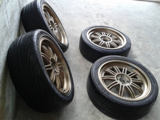 ล้อแท้ญี่ปุ่น ขอบ17นิ้ว4รู100 พร้อมยาง สวยๆ 4 ล้อ ราคา 7500 บาท