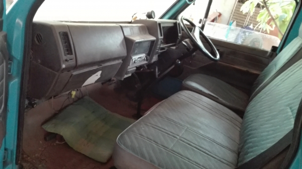 6 ล้อ ISUZU nkr 110 แรงห้างแท้ปี 32 เกียยาวหัวยกได้ยางใหม่ทั้งหกเส้น