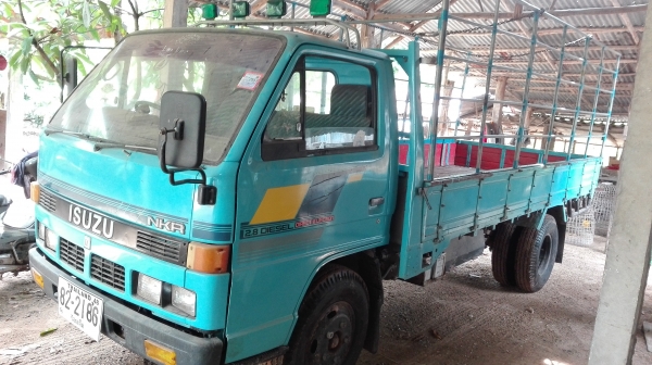 6 ล้อ ISUZU nkr 110 แรงห้างแท้ปี 32 เกียยาวหัวยกได้ยางใหม่ทั้งหกเส้น