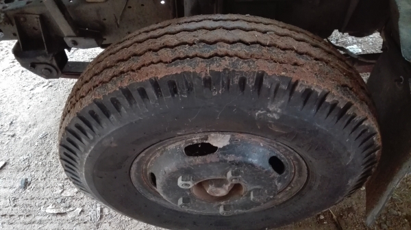 6 ล้อ ISUZU nkr 110 แรงห้างแท้ปี 32 เกียยาวหัวยกได้ยางใหม่ทั้งหกเส้น