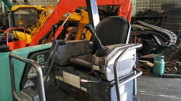 ขาย รถขุด KOBELCO รุ่น SK25SR มือสองญี่ปุ่น ขนาดเทียบเท่า PC25ทำงานไว ปั้มนิ้ว สลัก บูท เอวแน่น 100\% สวยพร้อมใช้งาน  มือถือ/LINE ID : 0818753444