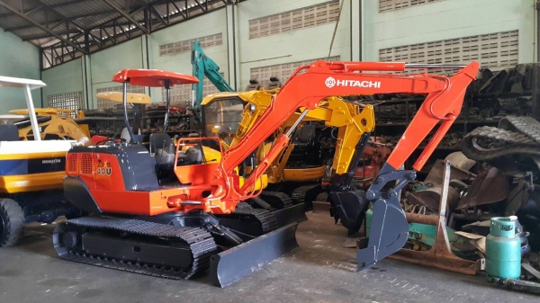 ขาย รถขุด HITACHI รุ่น EX40 มือสองญี่ปุ่น ขนาดเทียบเท่า PC40 ทำงานไว ปั้มนิ้ว เครื่องยนต์ อีซูซุ สลัก บูท เอวแน่น 100\% สวยพร้อมใช้งาน  มือถือ/LINE ID : 0818753444
