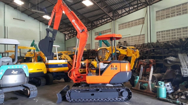 ขาย รถขุด HITACHI รุ่น EX40 มือสองญี่ปุ่น ขนาดเทียบเท่า PC40 ทำงานไว ปั้มนิ้ว เครื่องยนต์ อีซูซุ สลัก บูท เอวแน่น 100\% สวยพร้อมใช้งาน  มือถือ/LINE ID : 0818753444