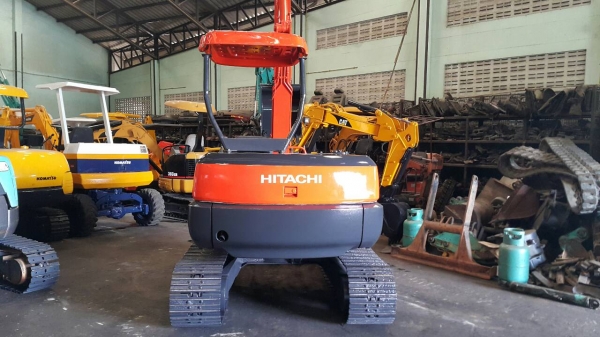 ขาย รถขุด HITACHI รุ่น EX40 มือสองญี่ปุ่น ขนาดเทียบเท่า PC40 ทำงานไว ปั้มนิ้ว เครื่องยนต์ อีซูซุ สลัก บูท เอวแน่น 100\% สวยพร้อมใช้งาน  มือถือ/LINE ID : 0818753444