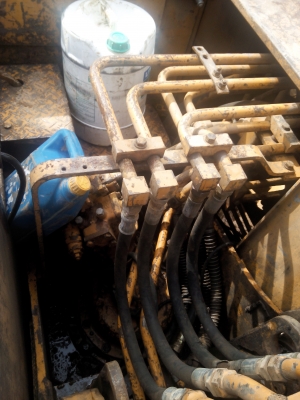 ขายรถแบคโฮ KOMATSU PC120-1 พร้อมหัวคีปไม้ ราคา 400000