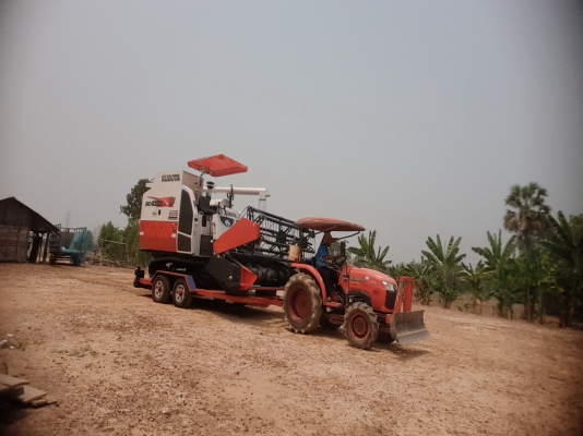 พ่วงลากจูงบรรทุกรถเกี่ยวคูโบต้า 105 แรง