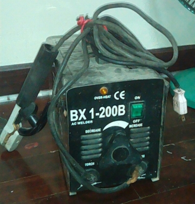 เครื่องเชื่อมไฟฟ้า แบบหิ้ว 200 แอมป์ โทร. 0875328871 ลดเหลือ 1,200 ครับ