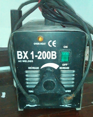 เครื่องเชื่อมไฟฟ้า แบบหิ้ว 200 แอมป์ โทร. 0875328871 ลดเหลือ 1,200 ครับ