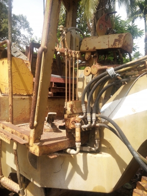 ขายรถเกรด CHAMPION ราคา 120000 เครื่องมียกลงอยู่ข้างนอก