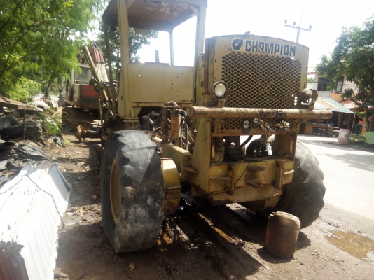 ขายรถเกรด CHAMPION ราคา 120000 เครื่องมียกลงอยู่ข้างนอก