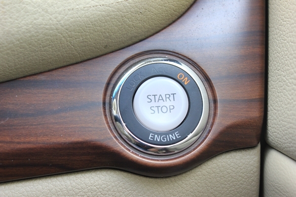 รถมือเดียว สีขาวจากโรงงาน สภาพสวยพร้อมใช้ ไม่เคยติดแก๊ส รถมือเดียว สีขาวจากโรงงาน สภาพสวยพร้อมใช้ ไม่เคยติดแก๊ส