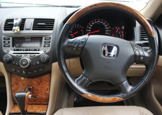 วิ่ง 7x,xxxแท้ ตัวTop มีSunroof มือเดียว พร้อมใช้ค่ะ วิ่ง 7x,xxxแท้ ตัวTop มีSunroof มือเดียว พร้อมใช้ค่ะ