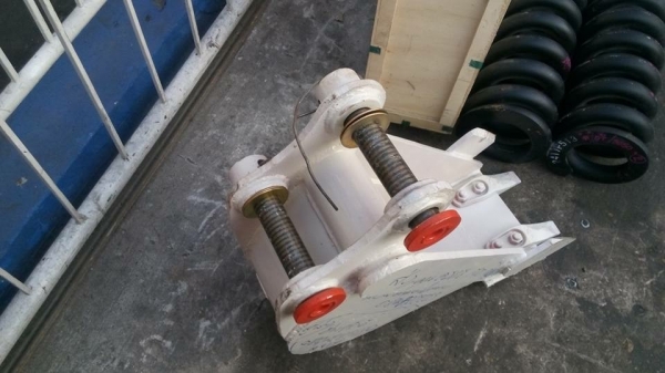 รับสั่งทำและขายบุ้งกี้ปากแคบสำหรับวางท่อปะปา รถแมคโคเล็ก. โคมัสสุ คุโบต้า ยันม่าร์ ทุกรุ่น   ขนาดความกว้าง 20-25-30 ซม รับประกันความแข็งแรง