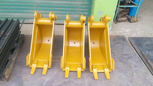 รับสั่งทำและขายบุ้งกี้ปากแคบสำหรับวางท่อปะปา รถแมคโคเล็ก. โคมัสสุ คุโบต้า ยันม่าร์ ทุกรุ่น   ขนาดความกว้าง 20-25-30 ซม รับประกันความแข็งแรง