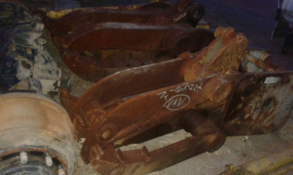 ขายตัวคีบสำหรับรถ PC 120 ราคา 36,000 บาท