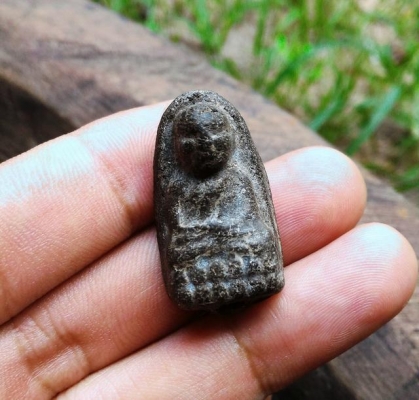 หลวงปู่ทวดพิมพ์พระรอด เนื้อสวย ดูง่ายครับ