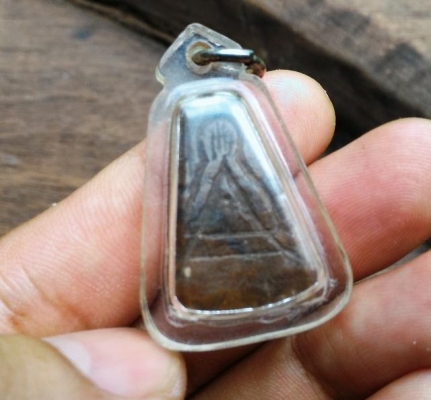 พระปิดตากะลาตาเดียวแกะ ปลุกเสกสายอีสาน เลี่ยมกรอบกันน้ำ