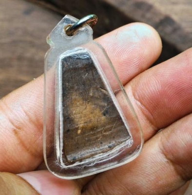 พระปิดตากะลาตาเดียวแกะ ปลุกเสกสายอีสาน เลี่ยมกรอบกันน้ำ