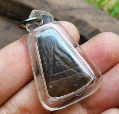 พระปิดตากะลาตาเดียวแกะ ปลุกเสกสายอีสาน เลี่ยมกรอบกันน้ำ