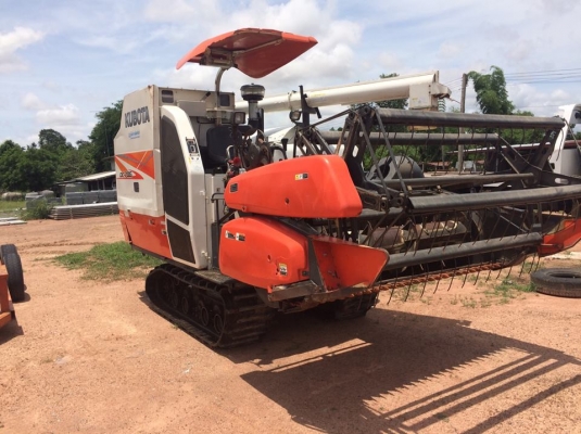 ขายรถเกี่ยวข้าว พร้อมเทรลเลอร์ KUBOTA DC70G ปี56 ใช้งาน1331ชม. รถสวยสภาพดี พร้อมใช้งาน เอกสารถูกต้อง เล่มทะเบียนพร้อมโอน ราคา550,000 สนใจโทร 090-8588220คุณนะ 093-3258446คุณบิว หรือเข้าดูสินค้าอื่นๆได้ที่ www.narong2truck.com หรือ www.truck.in.th/498 หรือเ