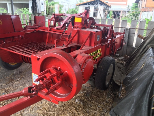 ขายเครื่องอัดฟาง Massey 20(MF20)เช็คพร้อมใช้ ราคาถูก