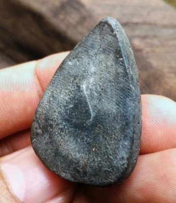 พระปิดตาเก่าๆ กดพิมพ์ด้วยมือ เนื้อผงว่านจุ่มรัก ฝุ่นคราบเก่างามมากๆ