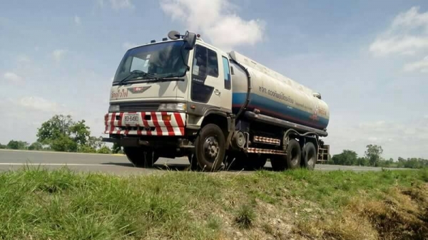 "950,000"ขายคับ 2เพา ฮีโน่ FM 2K EM100-220 บรรทุกน้ำมันโหลดล่าง5ช่อง 18,000ลิต สภาพดีเดิมๆสวย เครื่องดี แคชชีเดิมสวยตลอด ยางเต็ม พร้อมใช้